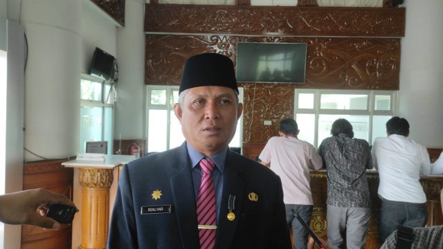 Hj Mulyana Resmi Dilantik PAW Anggota DPRD Sekda Kutim Ucapkan Selamat